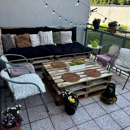 Apartamento S Terasou Jako Doma I Mimo Domov