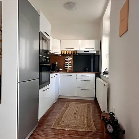 Slunecny S Terasou Jako Doma I Mimo Domov 체스케부데요비체