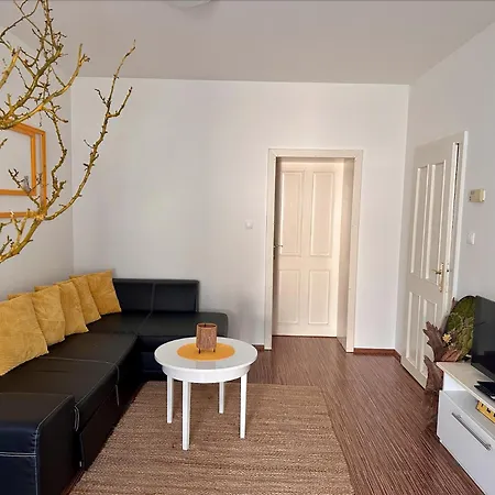 Slunecny S Terasou Jako Doma I Mimo Domov Τσέσκε Μπουντεγιόβιτσε