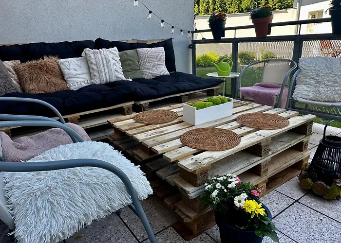 Slunecny S Terasou Jako Doma I Mimo Domov * Τσέσκε Μπουντεγιόβιτσε